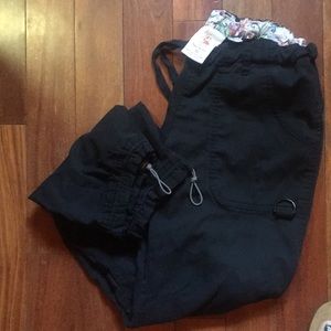 Xs Petite koi scrub pant (black)
